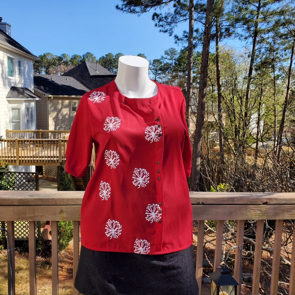 🎁Red and white flower blouse